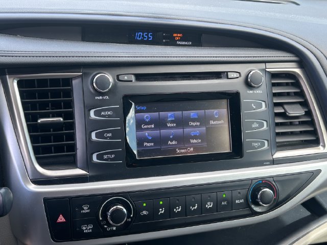 Used 2019 Toyota Highlander LE AWD/4WD image 14