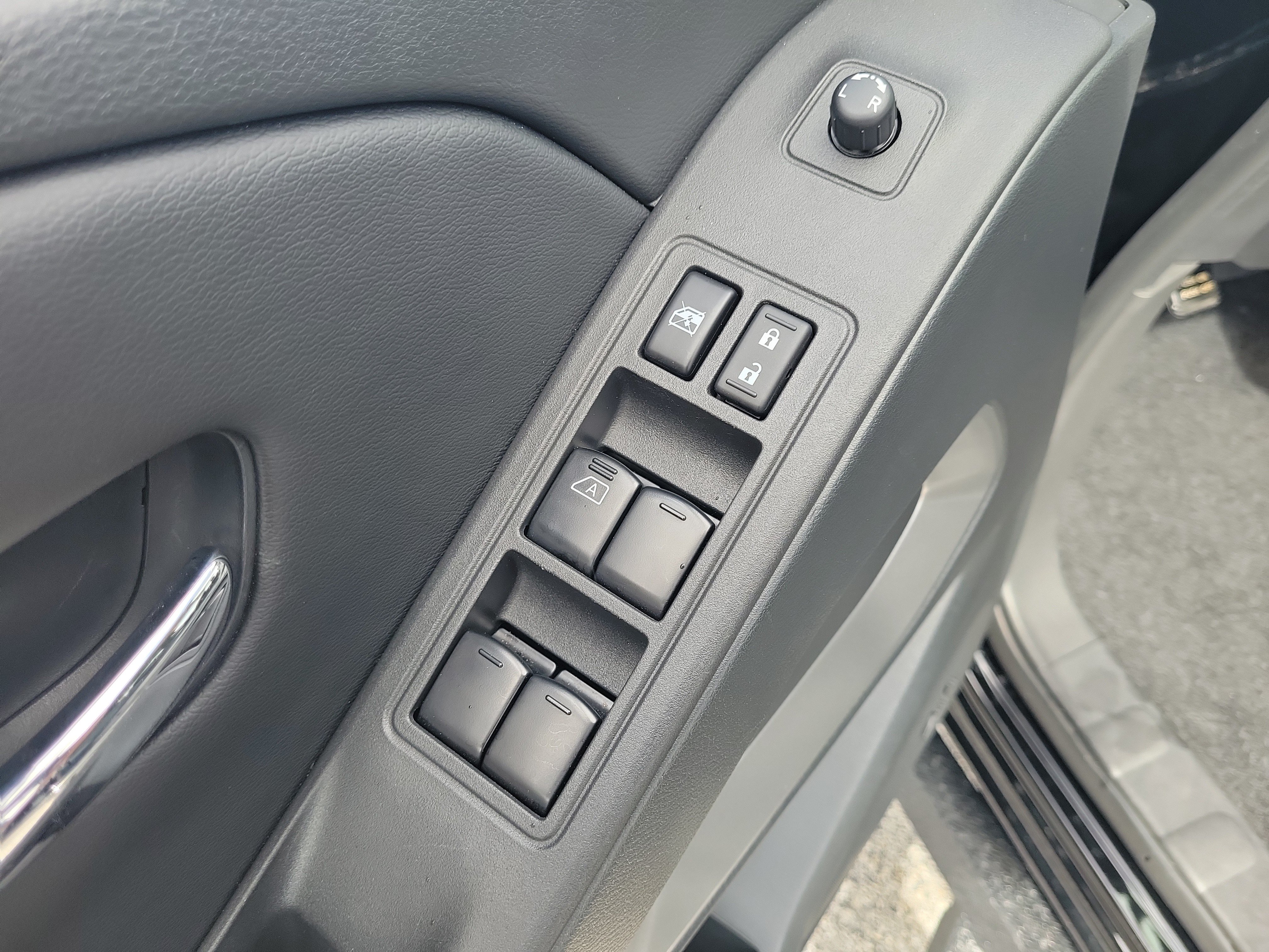 Certified 2025 Nissan Frontier SV w/ SV Convenience Package RWD image 10