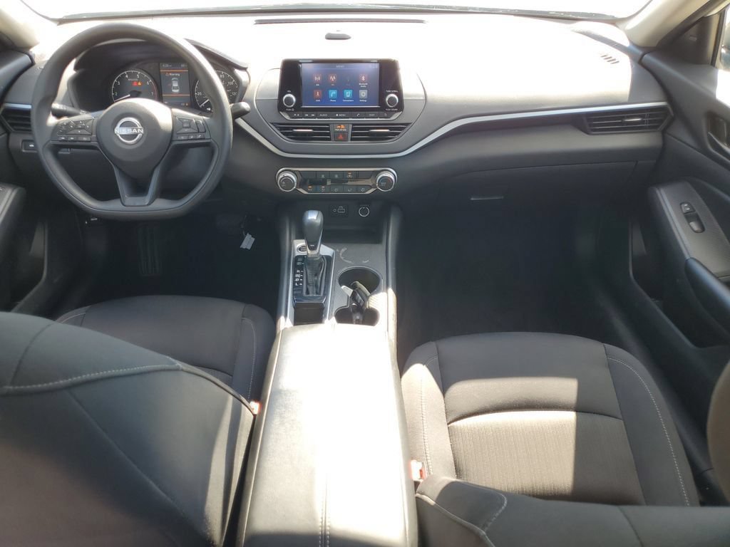 Used 2024 Nissan Altima 2.5 S FWD image 11