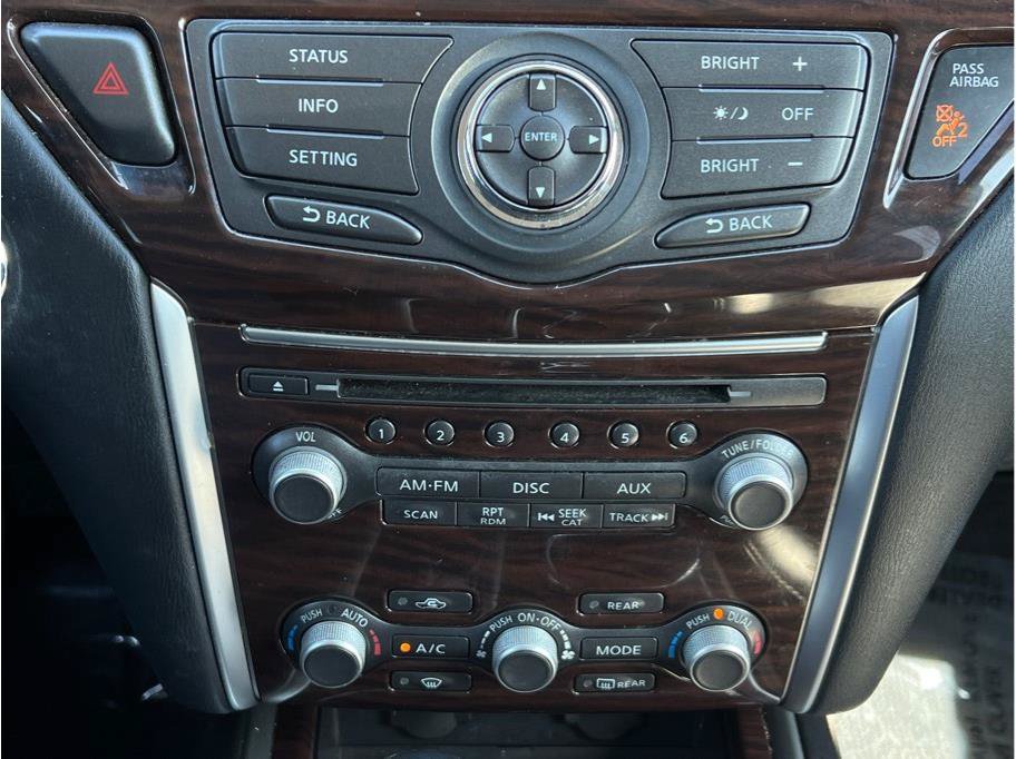Used 2015 Nissan Pathfinder SL FWD image 16