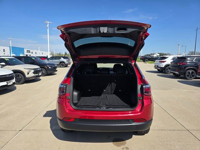 Used 2025 Jeep Compass Limited AWD/4WD image 12
