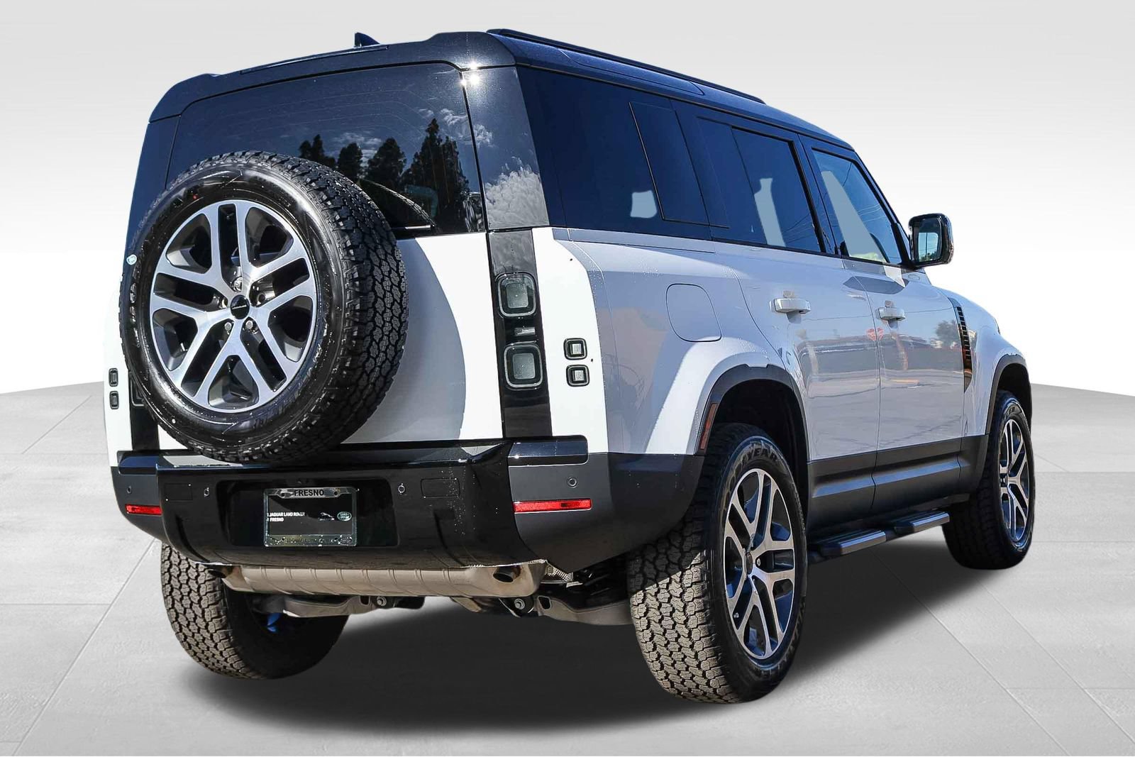 Certified 2026 Land Rover Defender 110 S AWD/4WD image 4