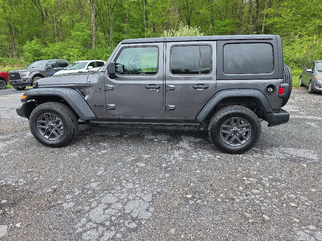 Used 2025 Jeep Wrangler Unlimited Sport AWD/4WD image 9