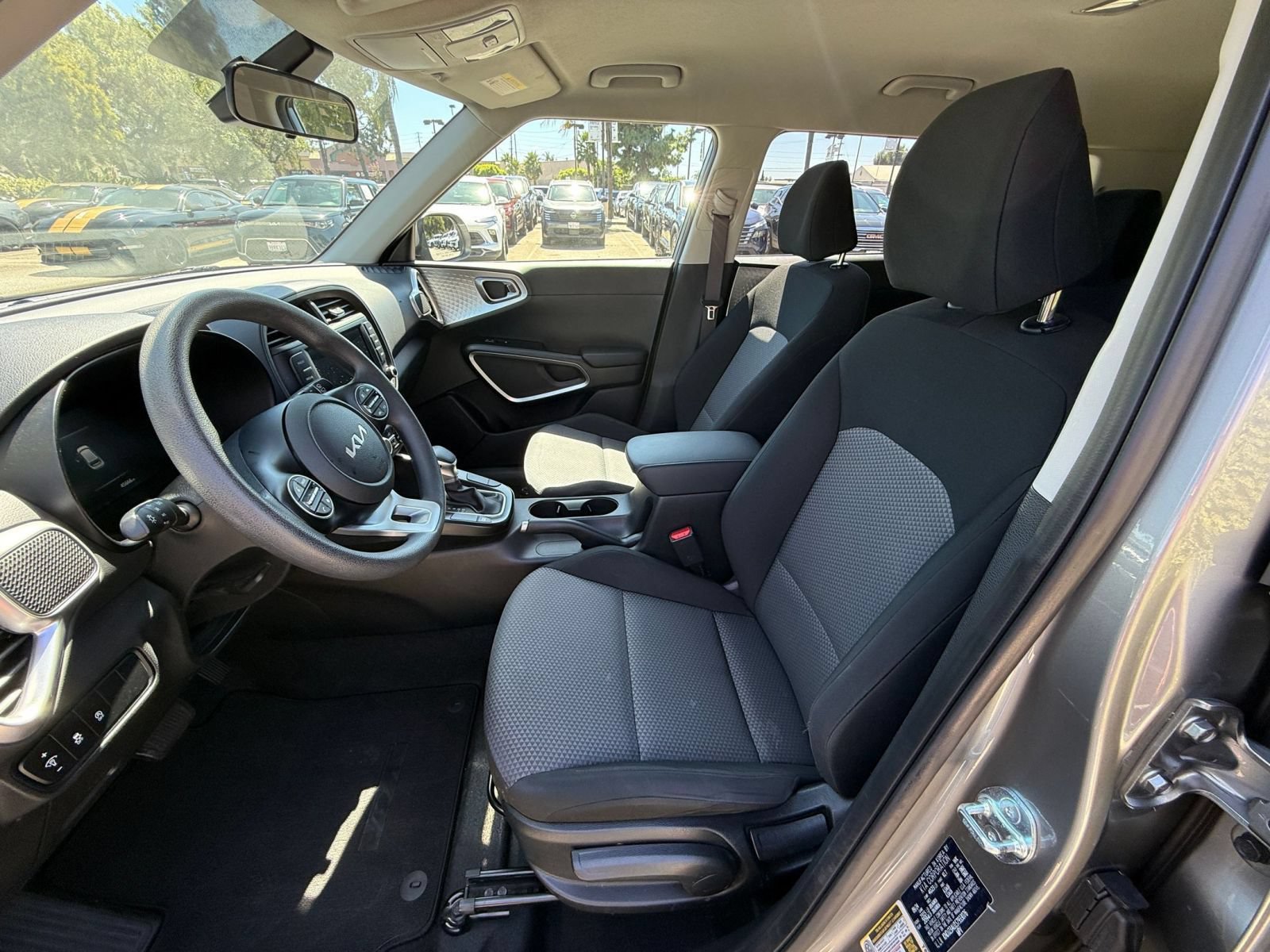 Used 2025 Kia Soul LX w/ LX Technology Package FWD image 22