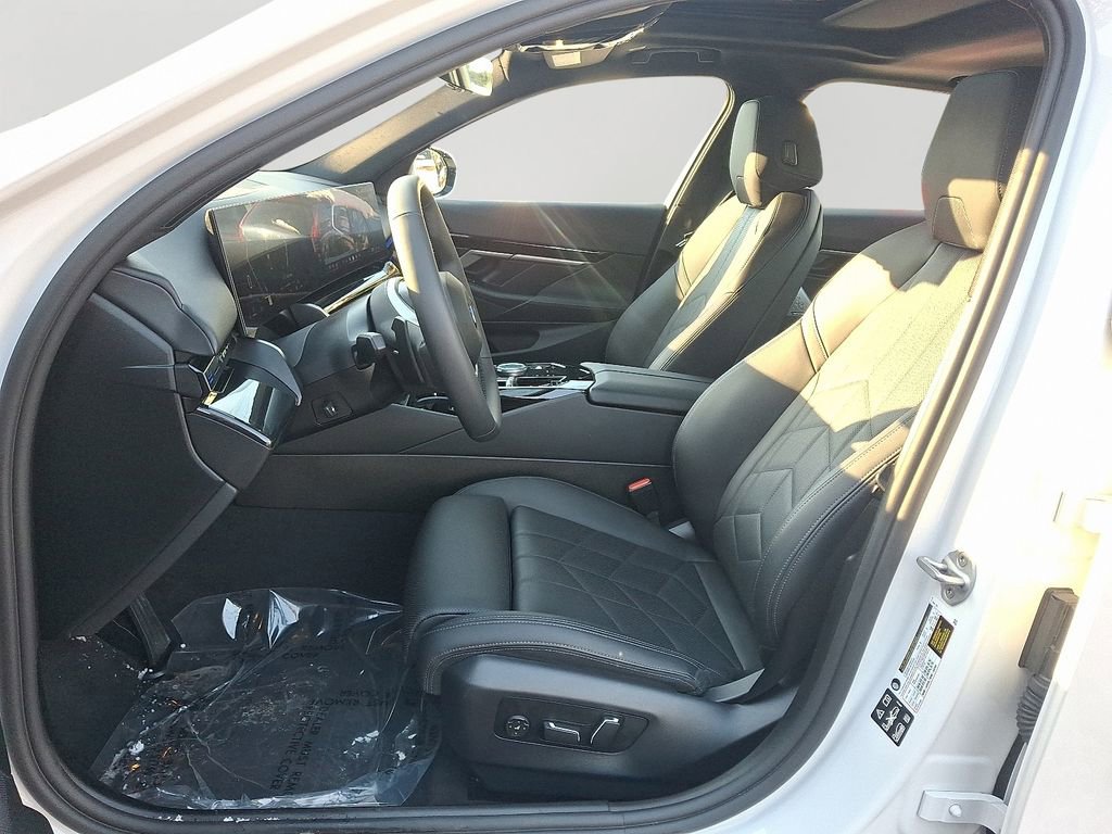 Used 2025 BMW 530i xDrive image 14