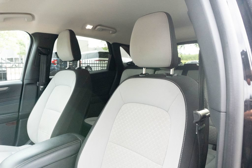 Used 2025 Ford Escape Active FWD image 18