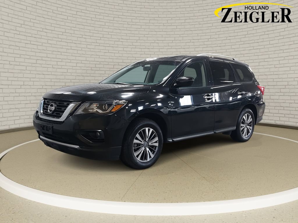 Used 2020 Nissan Pathfinder SV image 1