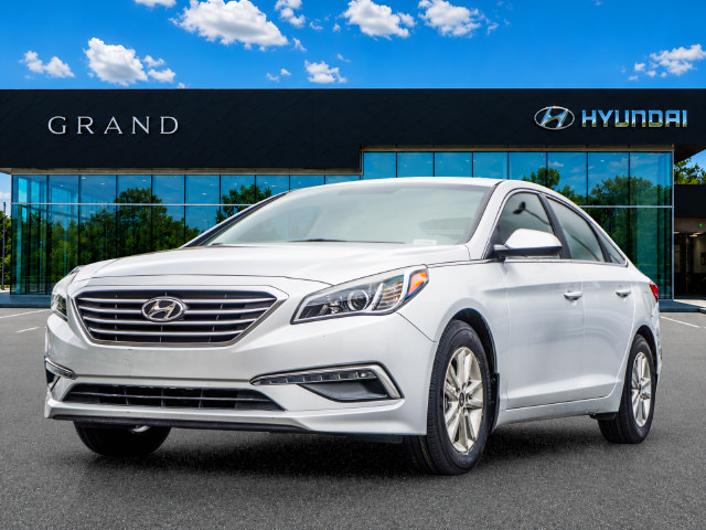 Used 2015 Hyundai Sonata SE w/ Option Group 09 FWD image 2