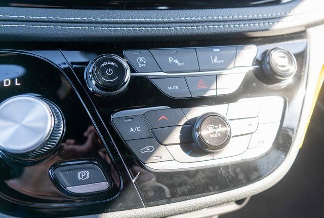 New 2026 Chrysler Pacifica Select image 25