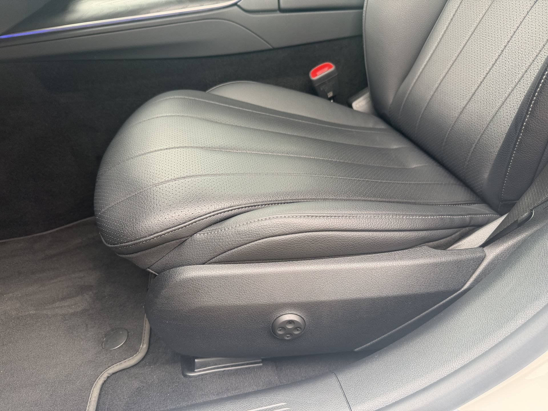 Used 2025 Mercedes-Benz E 350 Sedan w/ Winter Package image 28
