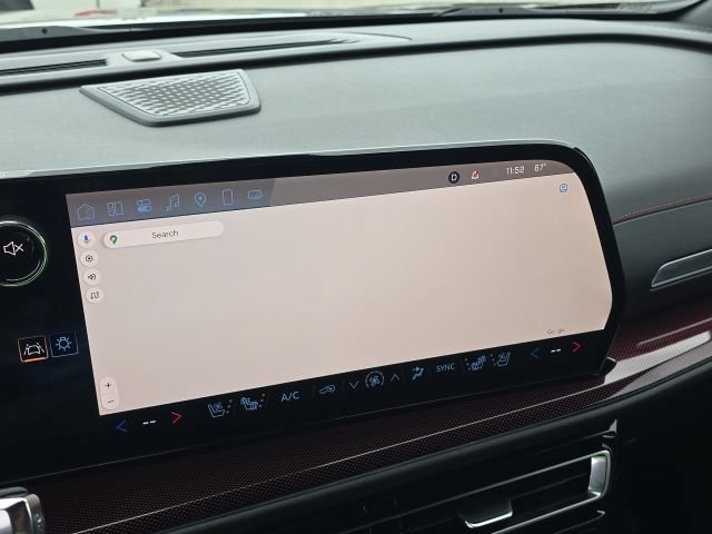 Used 2025 Chevrolet Traverse RS w/ LPO, Floor Liner Package FWD image 19