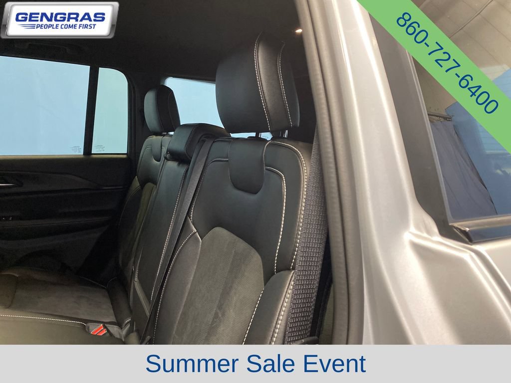 Used 2024 Jeep Grand Cherokee Altitude AWD/4WD image 27