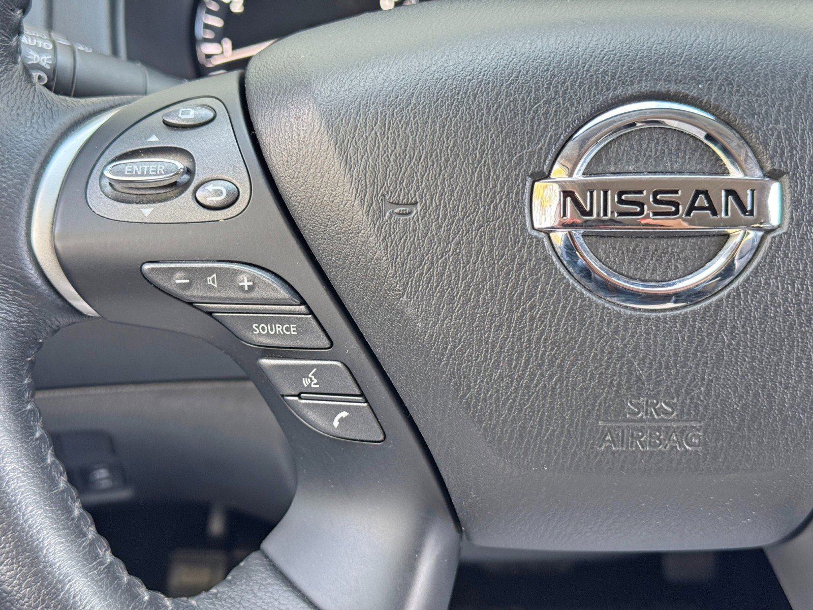 Used 2020 Nissan Pathfinder SL image 20