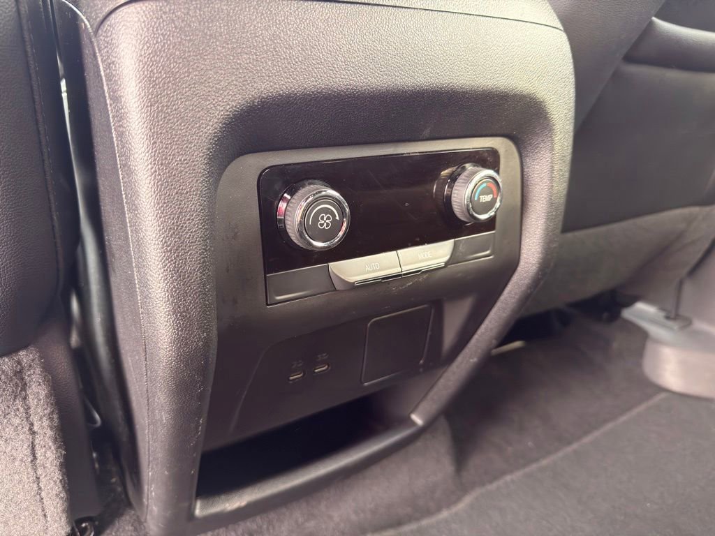 Used 2025 Chevrolet Traverse LT AWD/4WD image 26