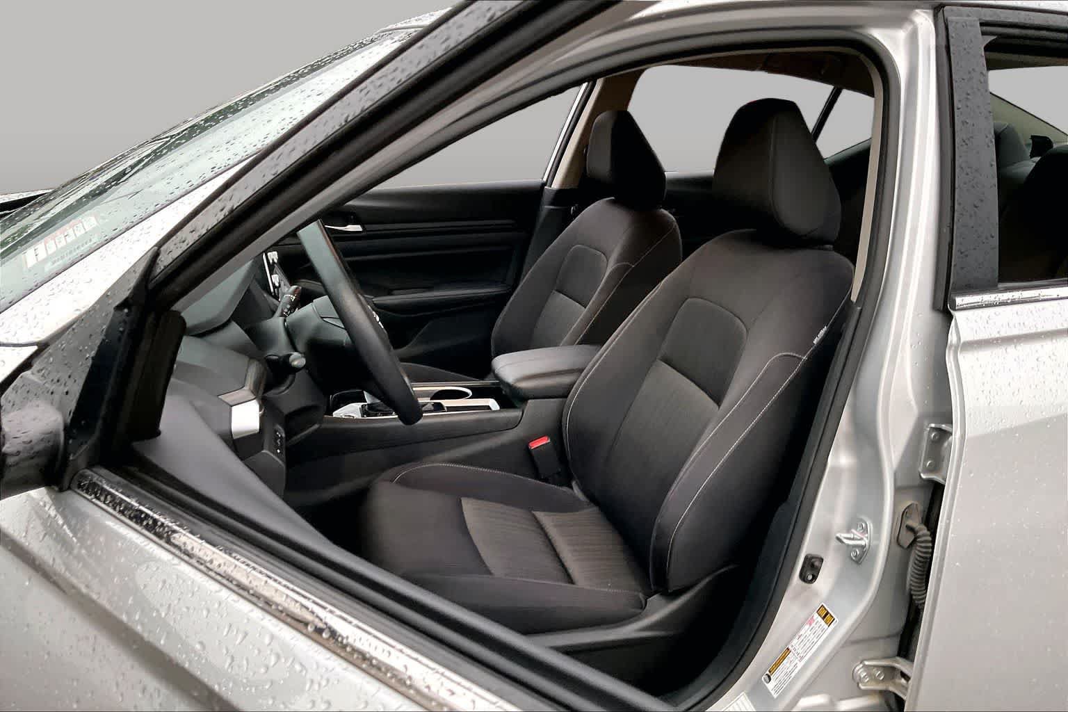 Used 2024 Nissan Altima 2.5 SV FWD image 8