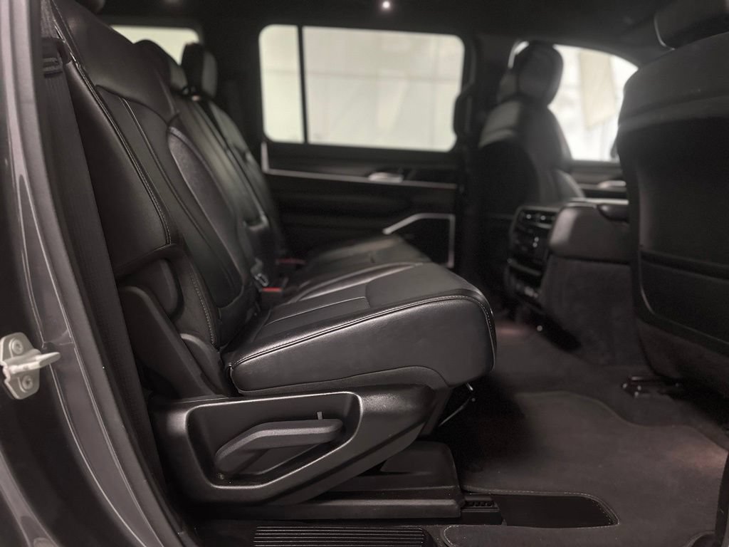 Used 2024 Jeep Wagoneer L Series II w/ Flexible Seating Group AWD/4WD image 24