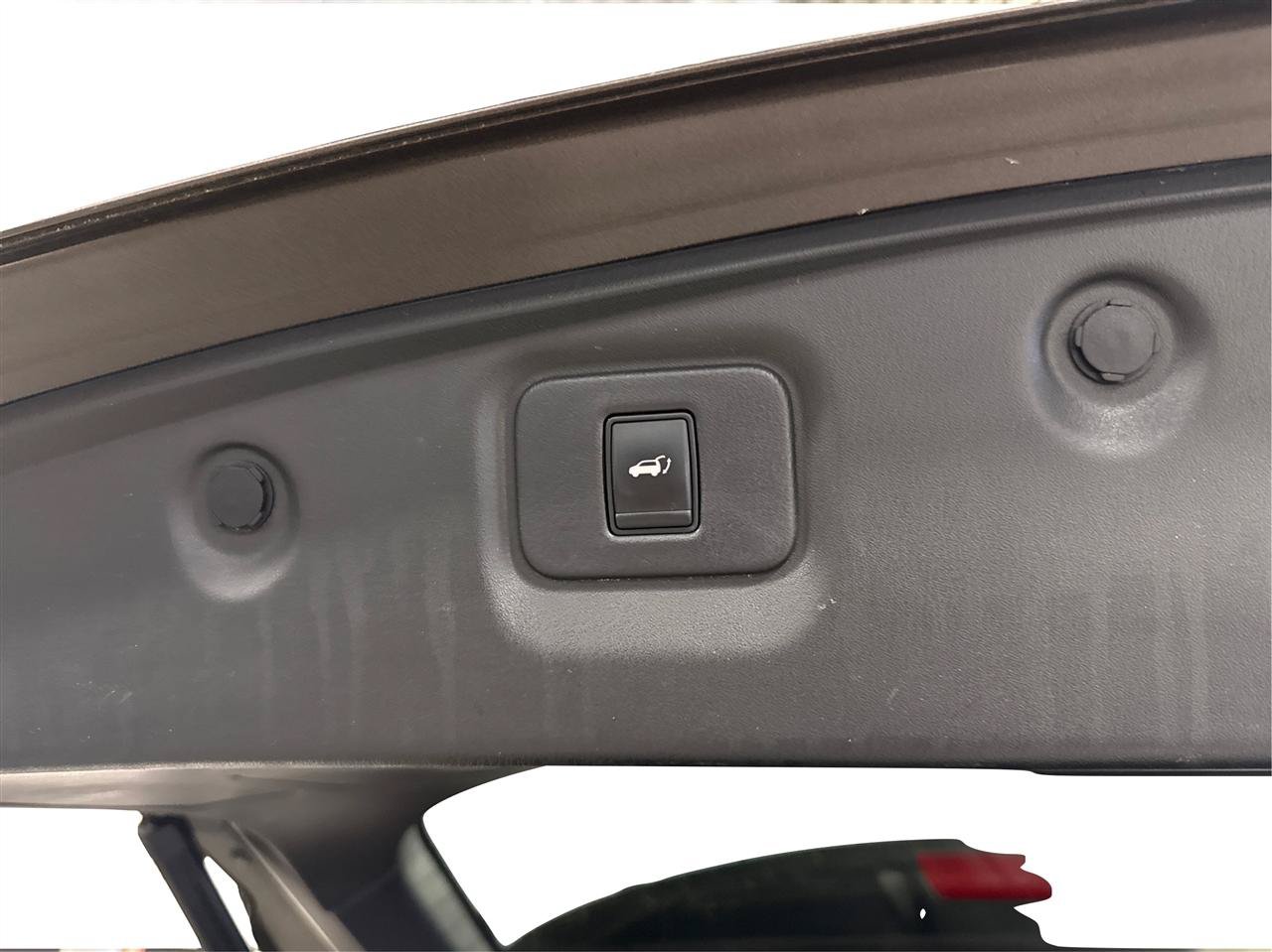 Used 2015 Nissan Pathfinder Platinum w/ Cargo Package FWD image 32
