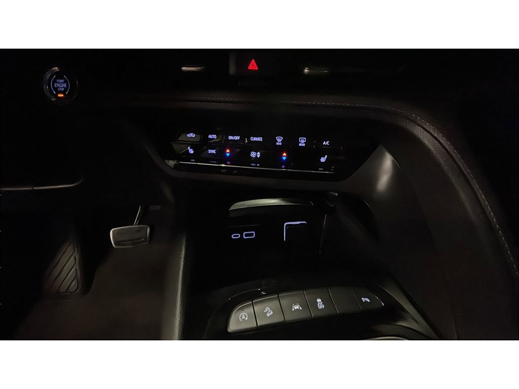 Used 2023 Buick Envision Essence w/ Sport Touring Package image 13