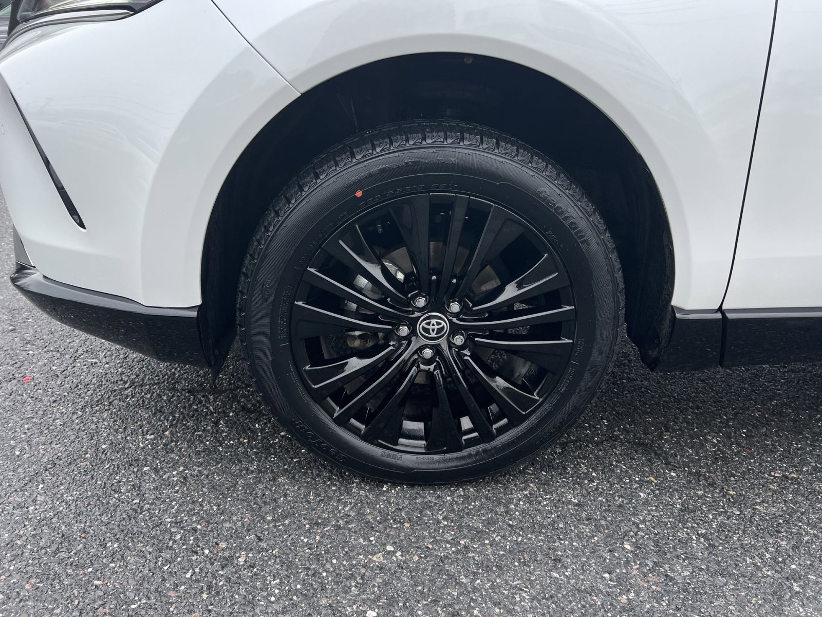 Used 2023 Toyota Venza Nightshade image 12