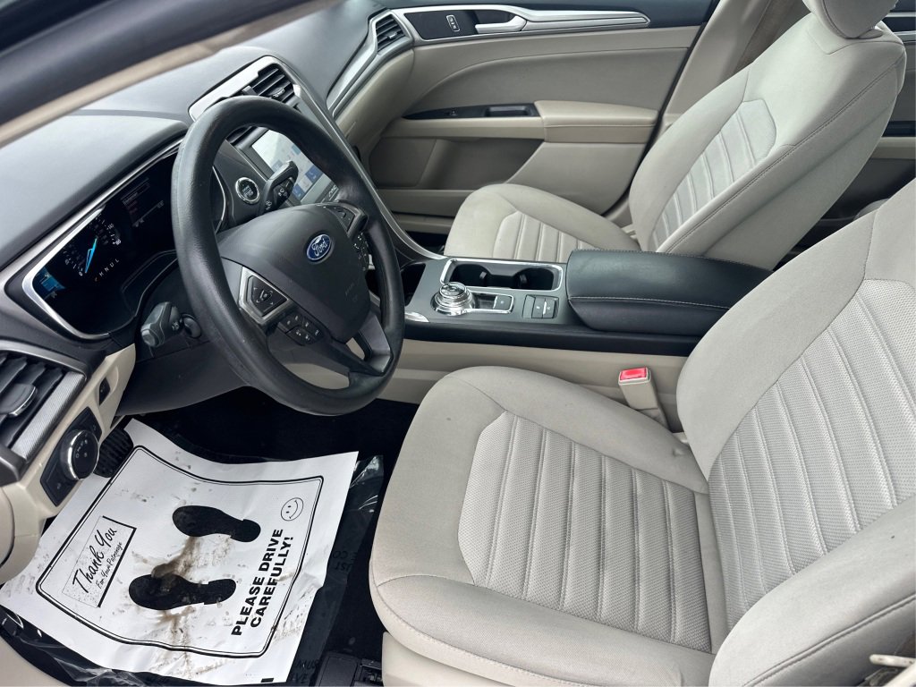 Used 2020 Ford Fusion SE image 11