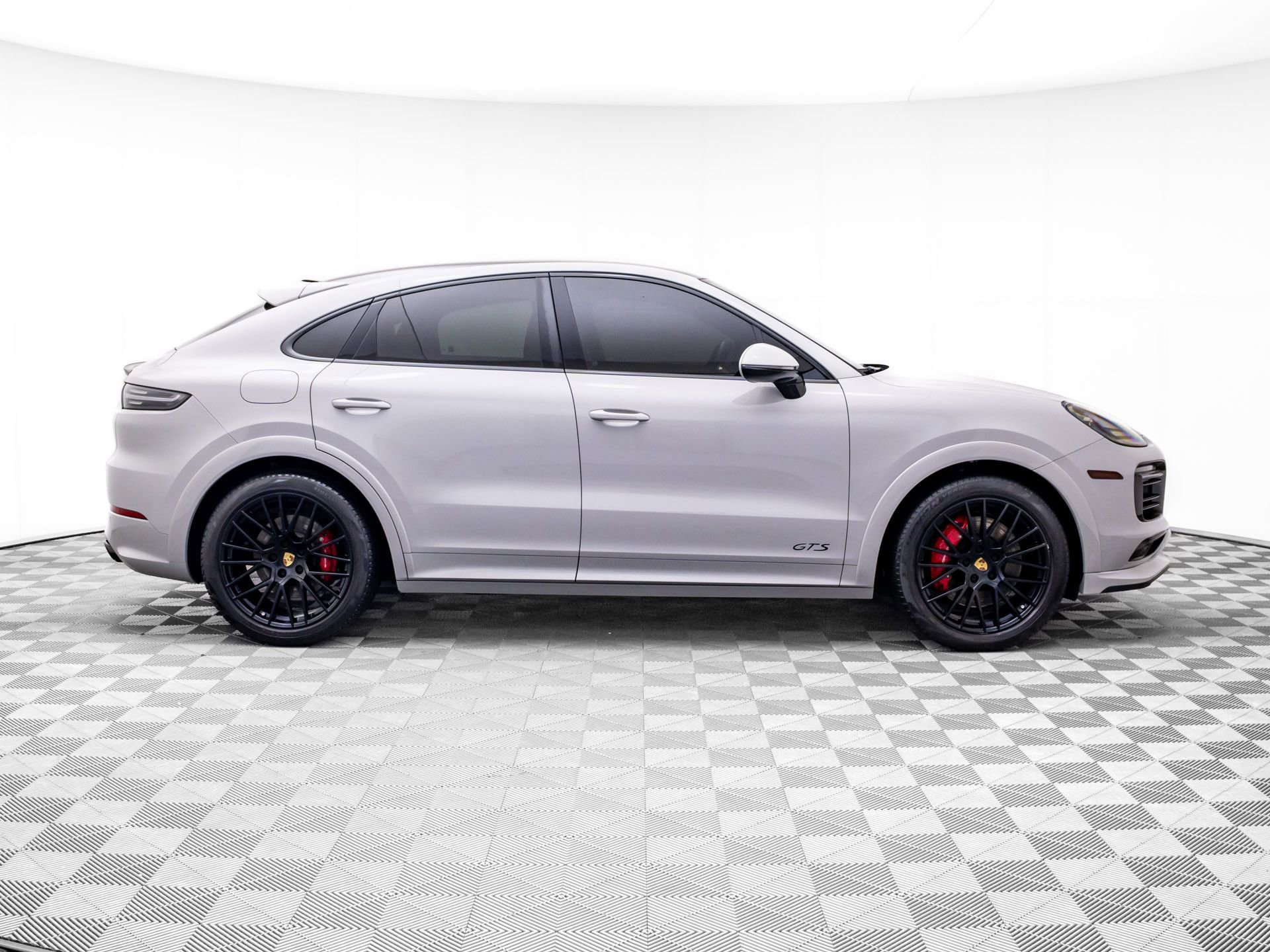 Used 2022 Porsche Cayenne GTS AWD/4WD image 7