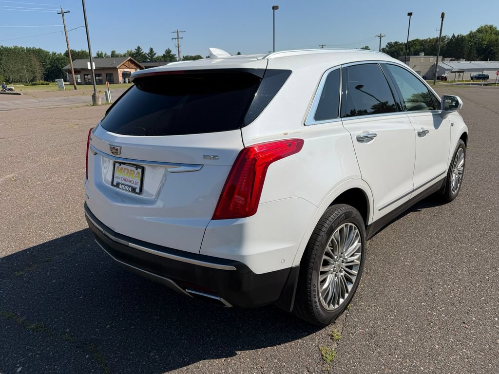 Used 2017 Cadillac XT5 Platinum w/ Driver Assist Package AWD/4WD image 3