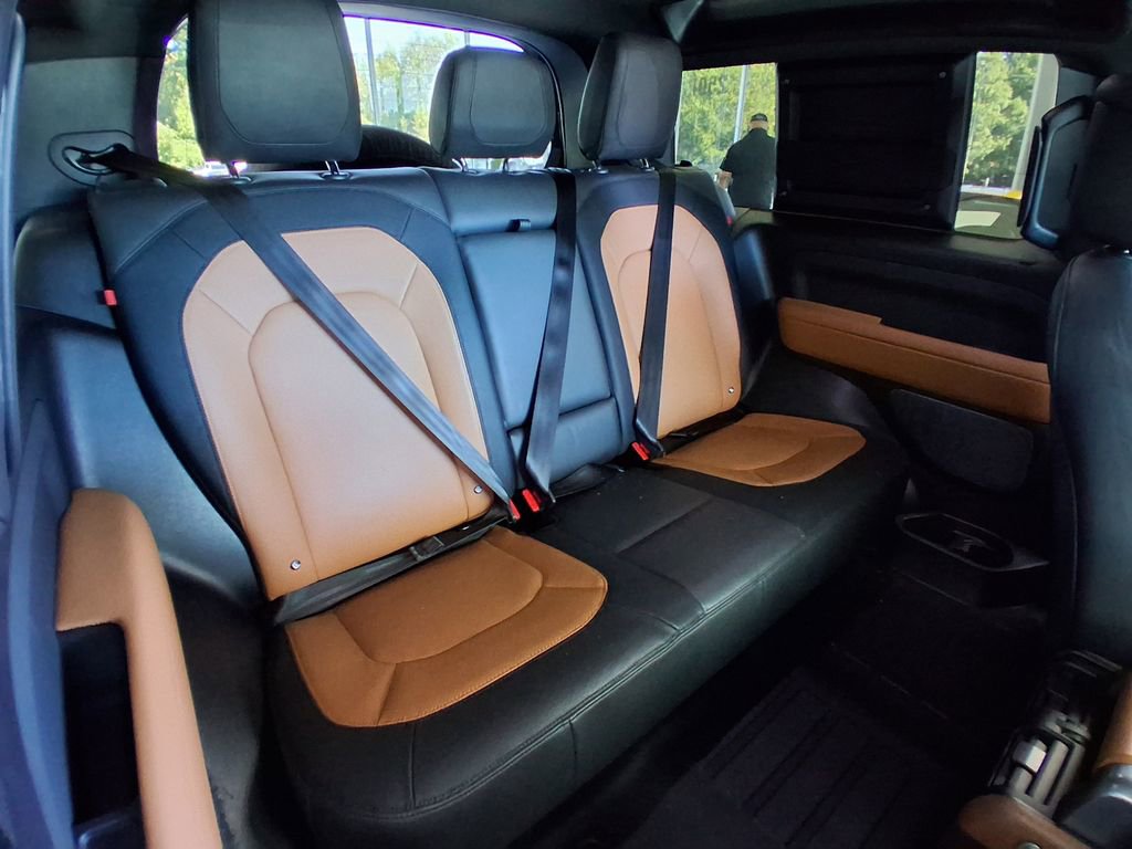 Used 2023 Land Rover Defender 90 X-Dynamic SE image 20