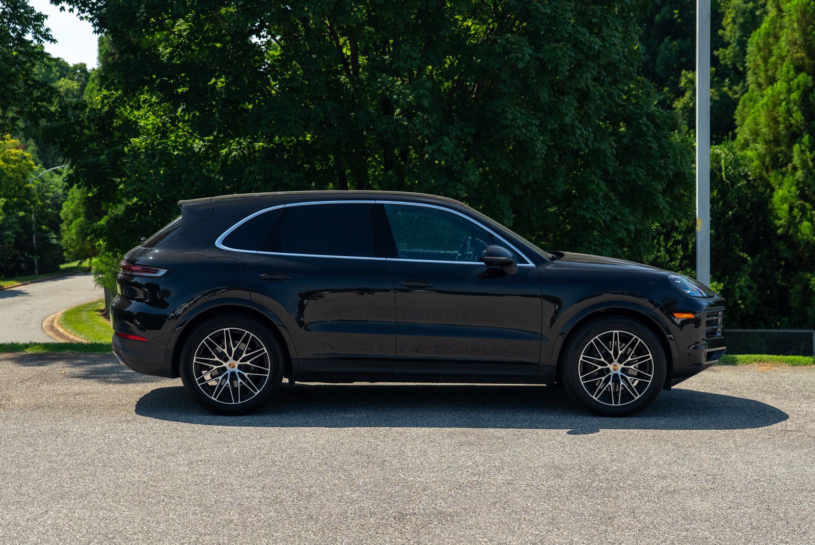 Certified 2025 Porsche Cayenne AWD/4WD image 8