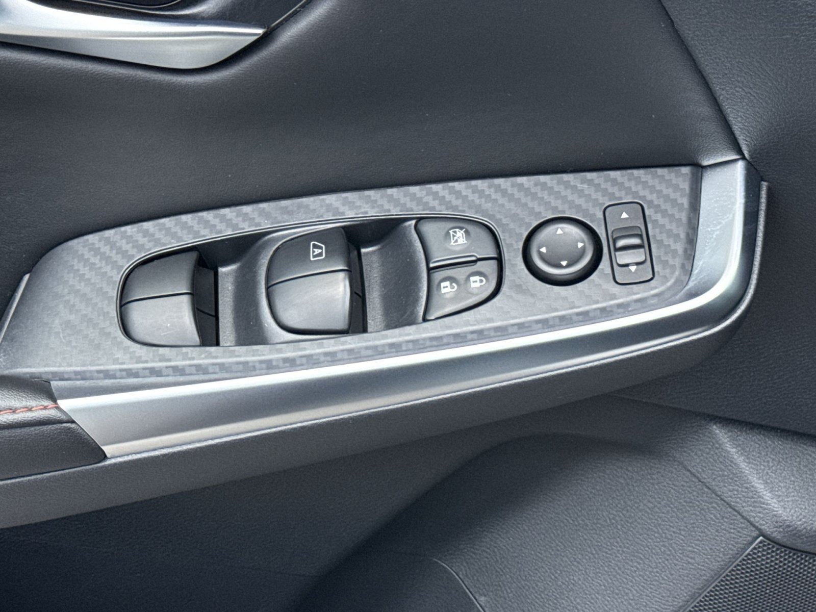 Used 2025 Nissan Sentra SR FWD image 15