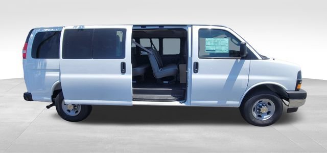 New 2026 Chevrolet Express 3500 LT w/ LT Preferred Equipment Group RWD image 8