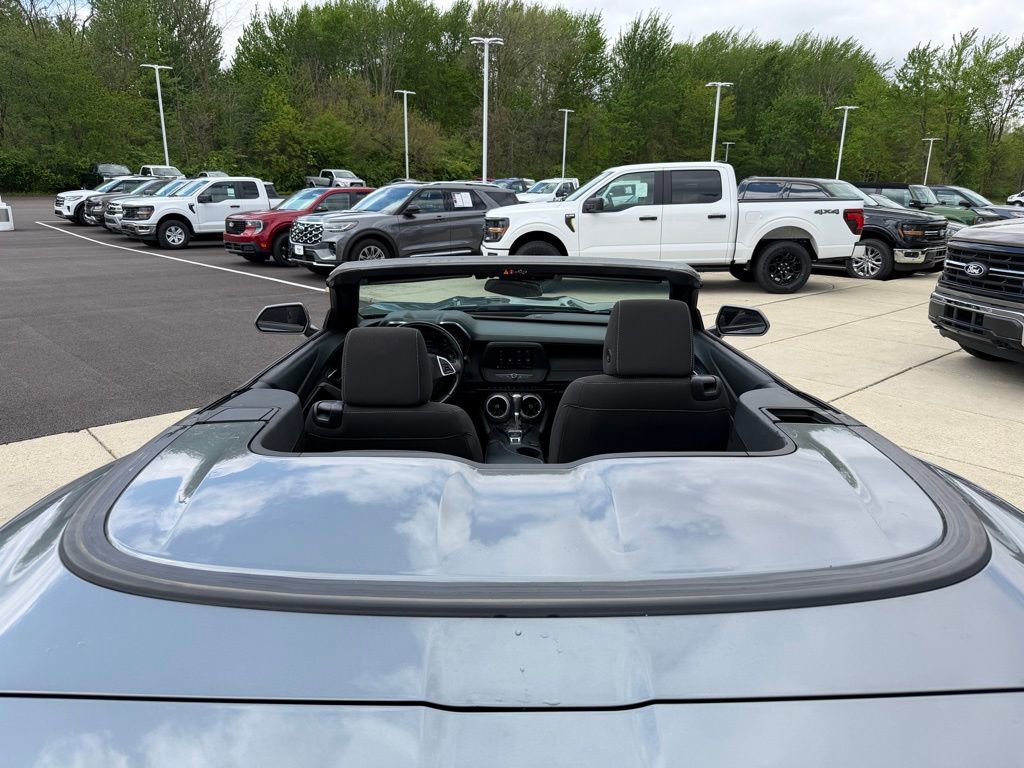 Used 2020 Chevrolet Camaro LT RWD image 17
