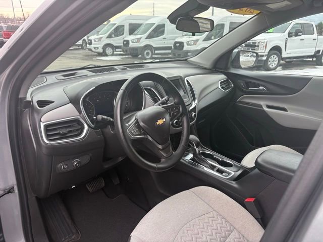 Used 2024 Chevrolet Equinox LT image 3