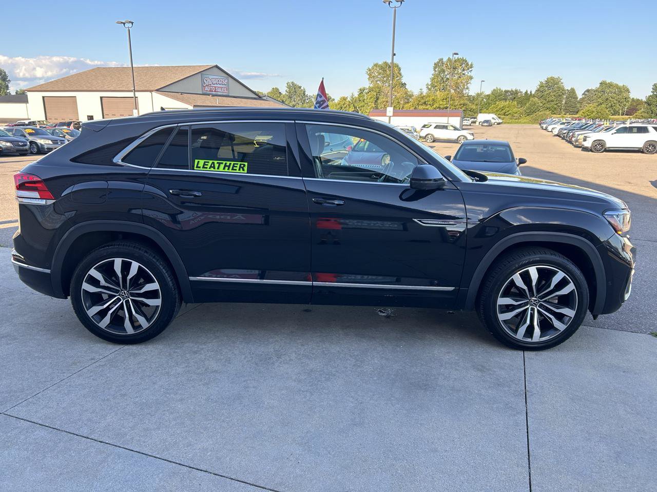 Used 2021 Volkswagen Atlas Cross Sport SEL Premium R-Line AWD/4WD image 4
