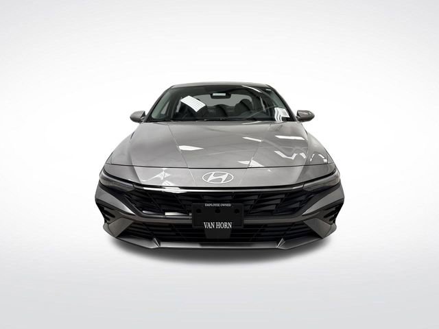 Used 2024 Hyundai Elantra Limited image 12
