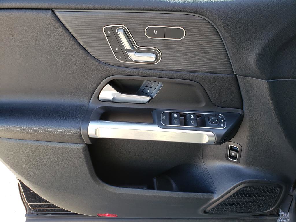 Used 2023 Mercedes-Benz GLB 250 4MATIC image 9