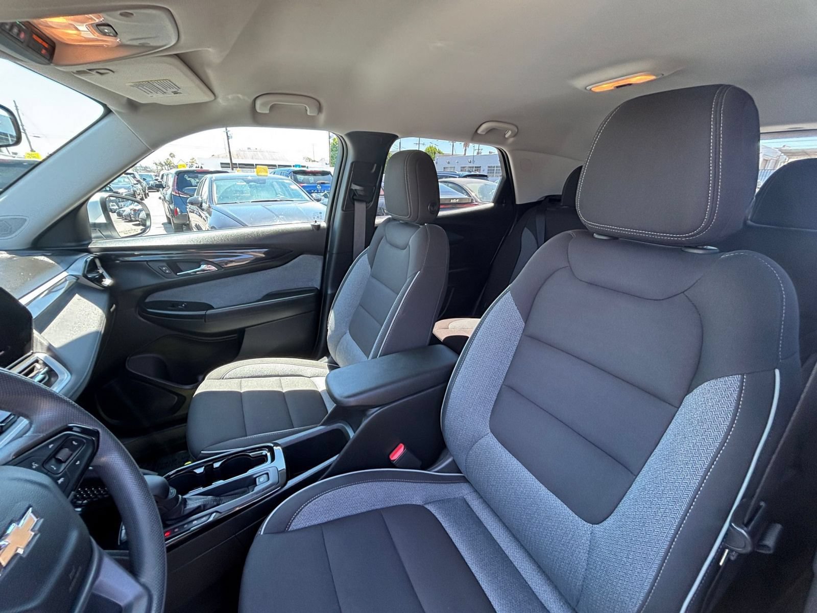 Used 2025 Chevrolet TrailBlazer LT FWD image 37