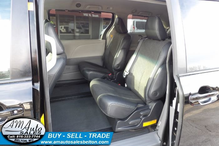 Used 2012 Toyota Sienna SE FWD image 14