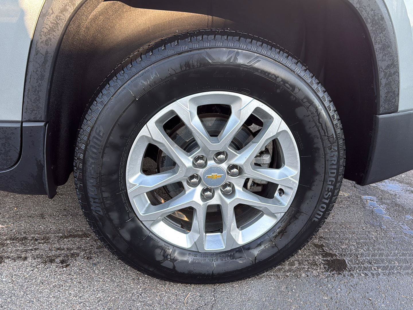 Used 2023 Chevrolet Traverse LS w/ Safety Package FWD image 11