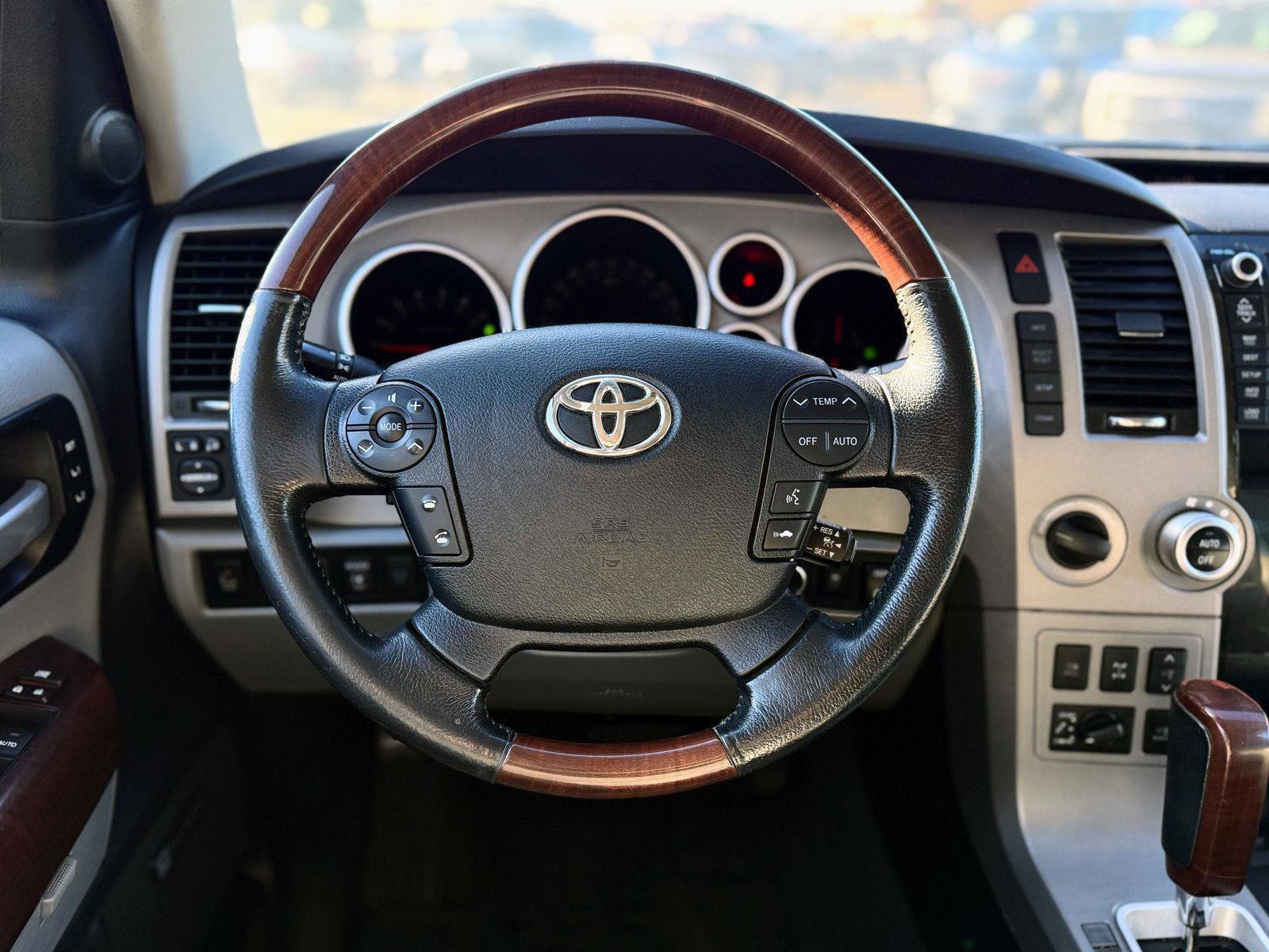 Used 2012 Toyota Sequoia Platinum image 17