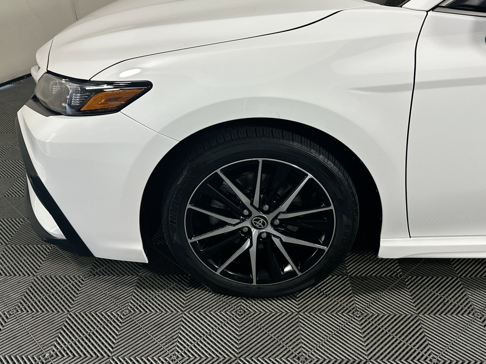 Used 2024 Toyota Camry SE w/ Convenience Package FWD image 11
