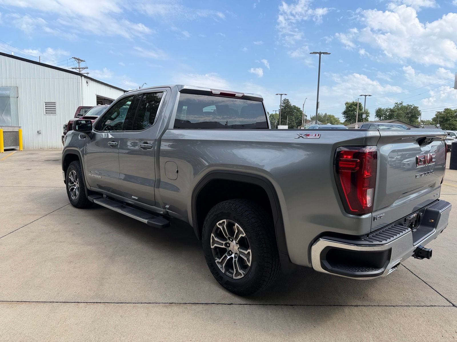 Used 2023 GMC Sierra 1500 SLE w/ X31 Off-Road Package AWD/4WD image 29