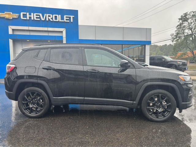 Used 2022 Jeep Compass Latitude w/ Sun and Sound Group AWD/4WD image 12