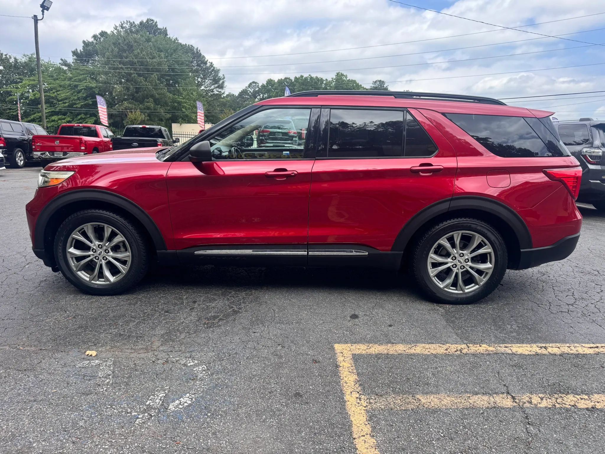 Used 2020 Ford Explorer XLT w/ Equipment Group 202A RWD image 4