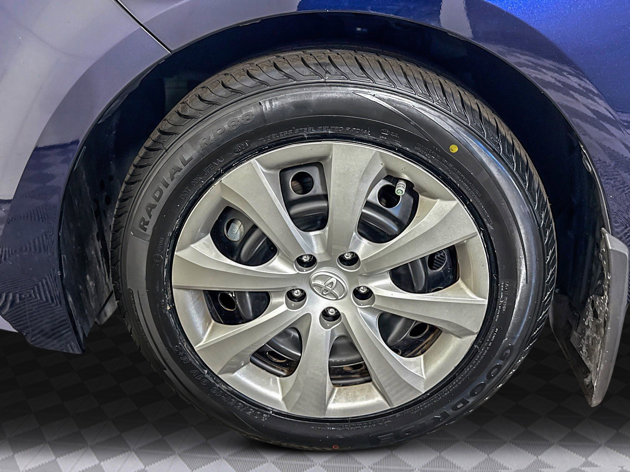 Used 2025 Toyota Corolla LE image 36