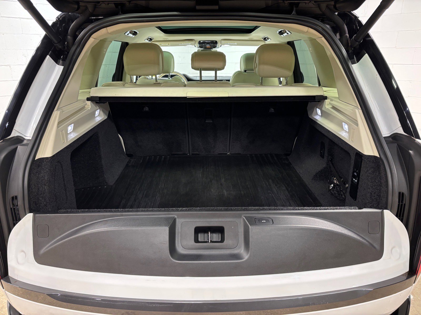 Used 2023 Land Rover Range Rover SE image 43