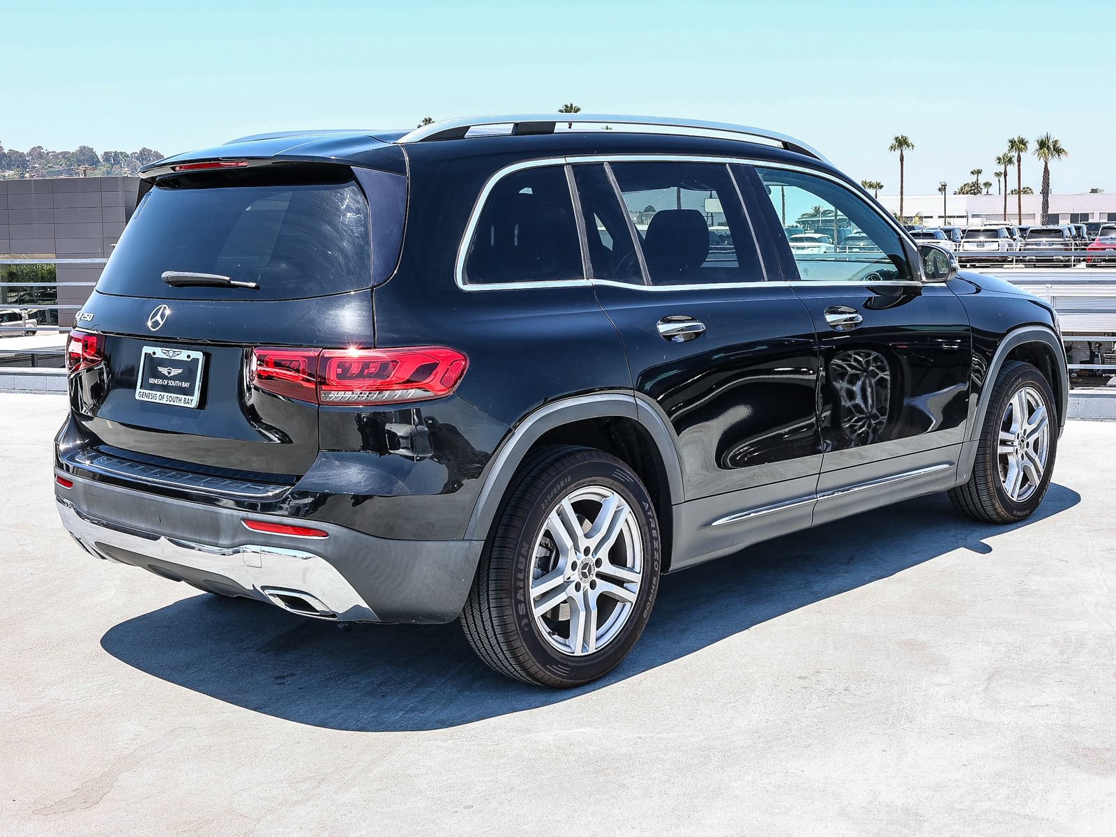 Used 2021 Mercedes-Benz GLB 250 w/ Premium Package image 4