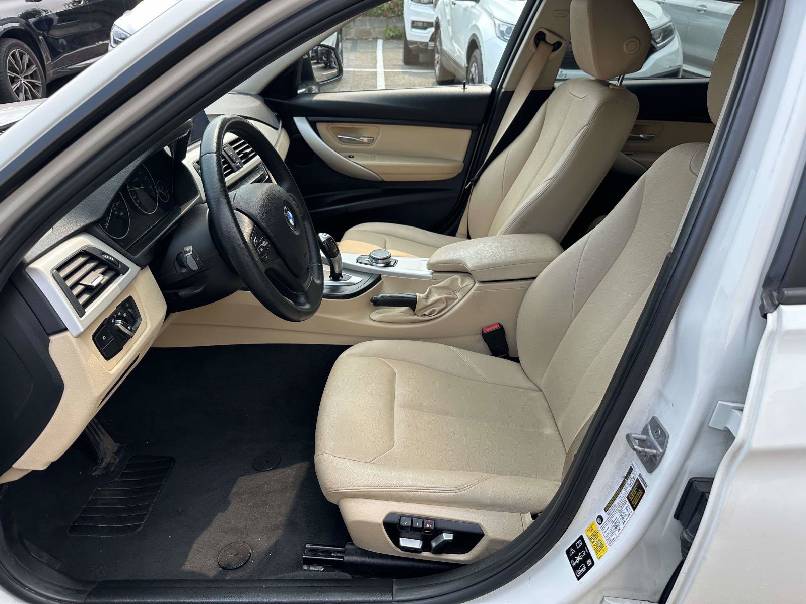 Used 2018 BMW 320i xDrive Sedan w/ Convenience Package AWD/4WD image 15