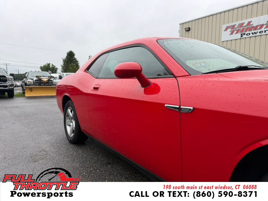 Used 2010 Dodge Challenger SE RWD image 2