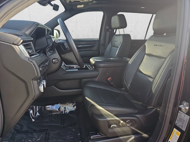 Used 2021 GMC Yukon XL Denali w/ Denali Premium Package image 16