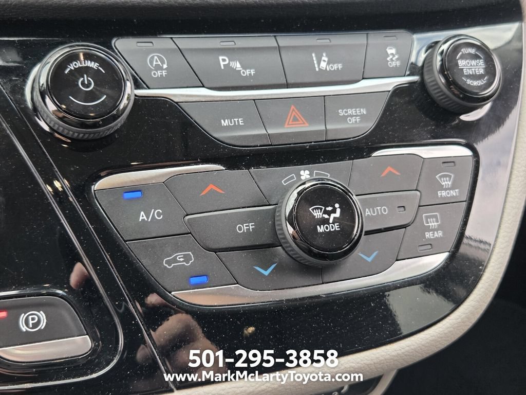 Used 2021 Chrysler Pacifica Touring FWD image 21